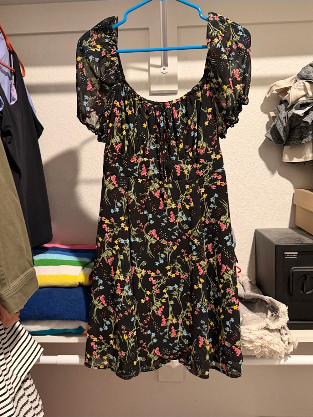 Women’s' Black Floral Puff-Sleeve Dress